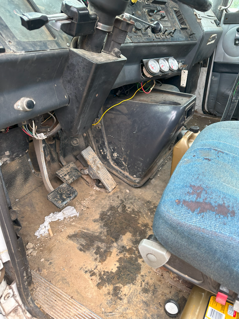 1996 VOLVO WG - Image 13